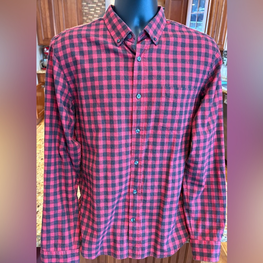 Vince men’s‎ button front flannel shirt. Sharp red & blue plaid. Medium